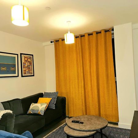 Exquisite Cosy 2-Bed Apartment In Salford Манчестер Экстерьер фото